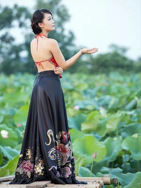 Thu Hà từng đoạt giải Miss Duyên dáng của năm 2005, giải học sinh thanh lịch thành phố.