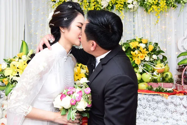 hoa-hau-thu-ngan-duoc-ruoc-dau-bang-sieu-xe-hon-10-ty-19