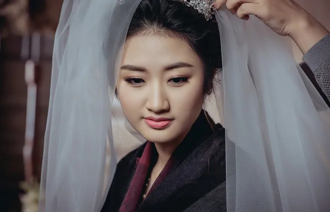 Hoa hậu Thu Ngân nũng nịu bên chồng hơn 19 tuổi