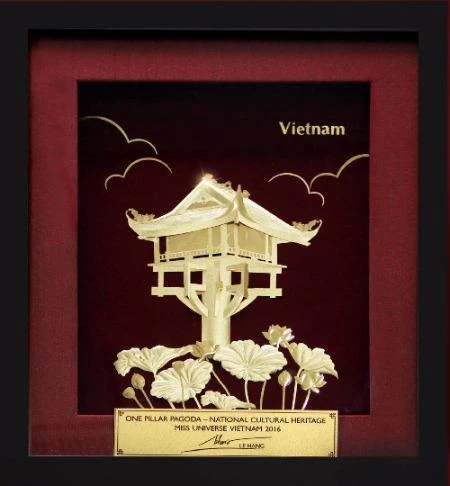 Quà lưu niệm được Lệ Hằng mang đến Hoa hậu Hoàn Vũ thế giới 2016.