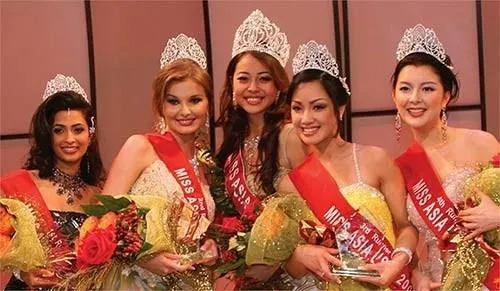 Jennifer Phạm đoạt danh hiệu "Hoa hậu châu Á tại Mỹ" năm 2006.