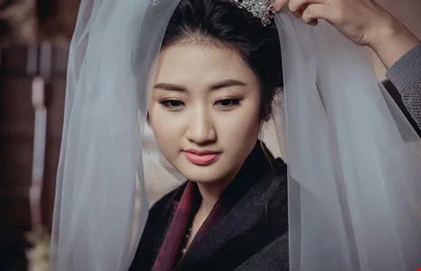 Hoa hậu Thu Ngân nũng nịu bên chồng hơn 19 tuổi