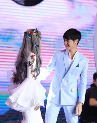 cao-ba-hung-dang-quang-sing-my-song-mua-dau-tien-1