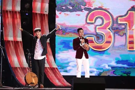 Bá Hưng đã “nhảy cẫng” lên vì sung sướng khi lọt vào chung kết. Ảnh Zing.