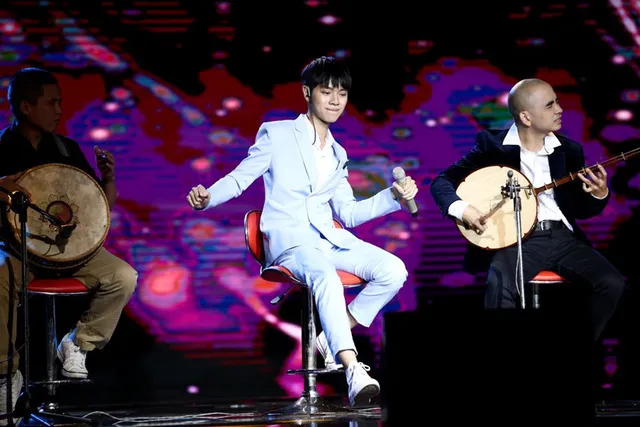 Một Cao Bá Hưng trẻ tuổi và đầy chất nghệ sĩ.