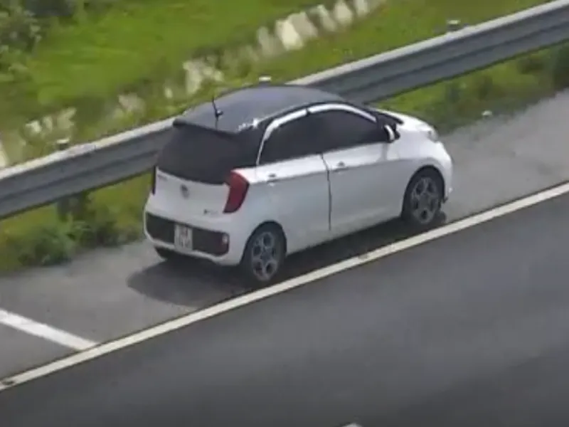 Nữ tài xế chạy ngược chiều trên cao tốc vì nhầm đường ảnh 1 Nữ tài xế chạy ngược chiều trên cao tốc vì nhầm đường ảnh 1