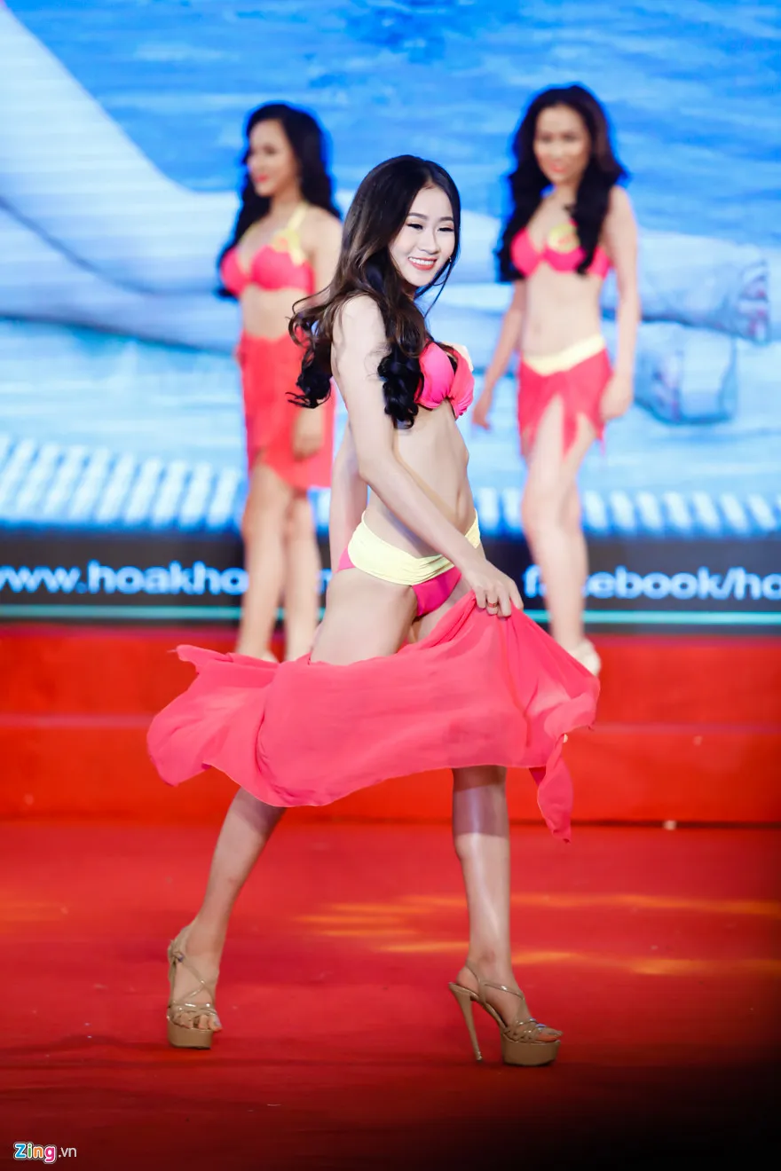 Nguoi dep Hoa khoi Nam Bo trinh dien trang phuc bikini hinh anh 12