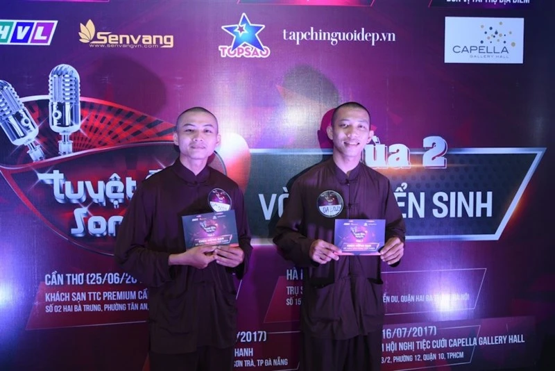 2 sư thầy 'triệu view' đi thi bolero - ảnh 2