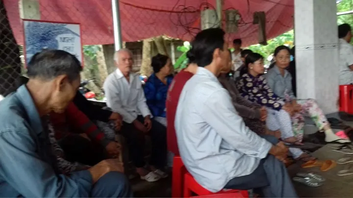 ‘Thần rồng giáng thế’ nói nhảm, huýt sáo trị bách bệnh - ảnh 1