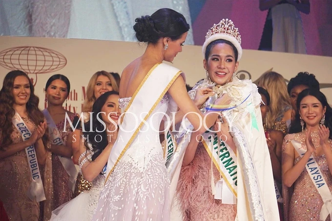 Ngắm nhan sắc 25 tuổi của tân Hoa hậu Quốc tế 2019 ảnh 3