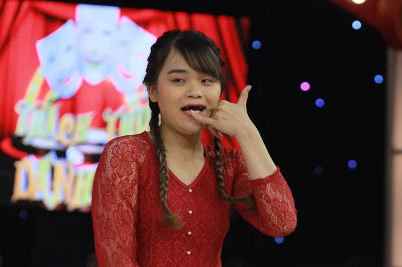 Cô gái mất 9 chiếc răng ẵm 100 triệu đồng Thách thức danh hài - ảnh 1