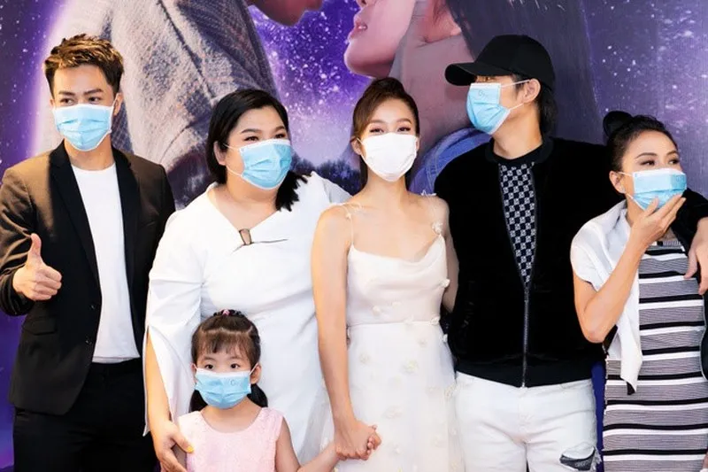 3 sân khấu đóng cửa, nhiều sao Việt hủy show, phim ngưng chiếu ảnh 8 Dời ngày phát hành phim Bí mật của gió vì virus Corona - ảnh 1