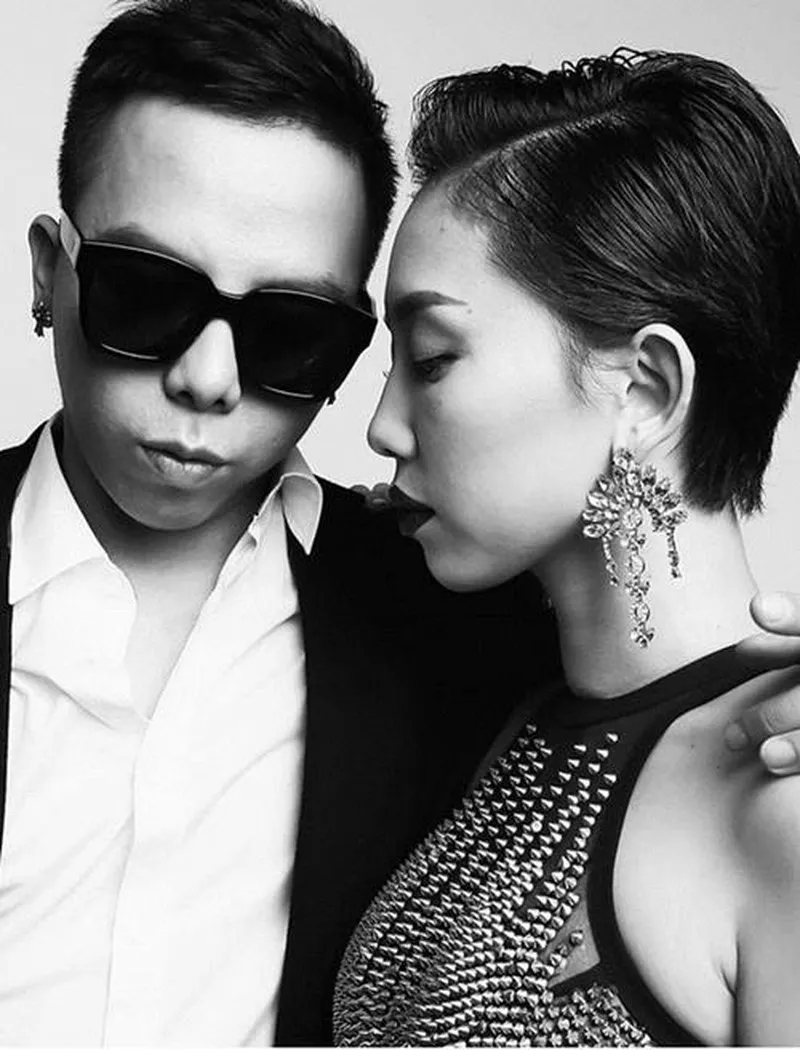 Ảnh cưới hiếm hoi của Tóc Tiên-Hoàng Touliver ở nhà thờ con gà - ảnh 1