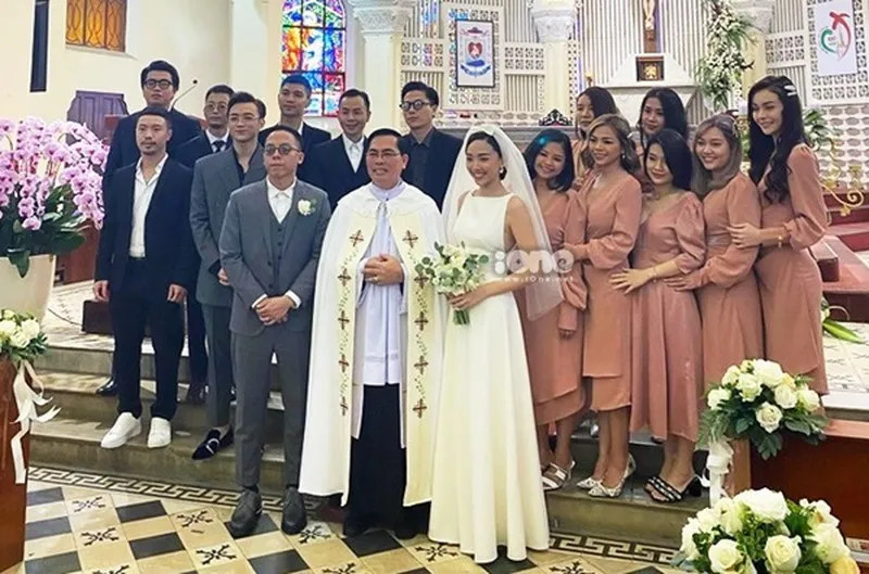 Ảnh cưới hiếm hoi của Tóc Tiên-Hoàng Touliver ở nhà thờ con gà - ảnh 6