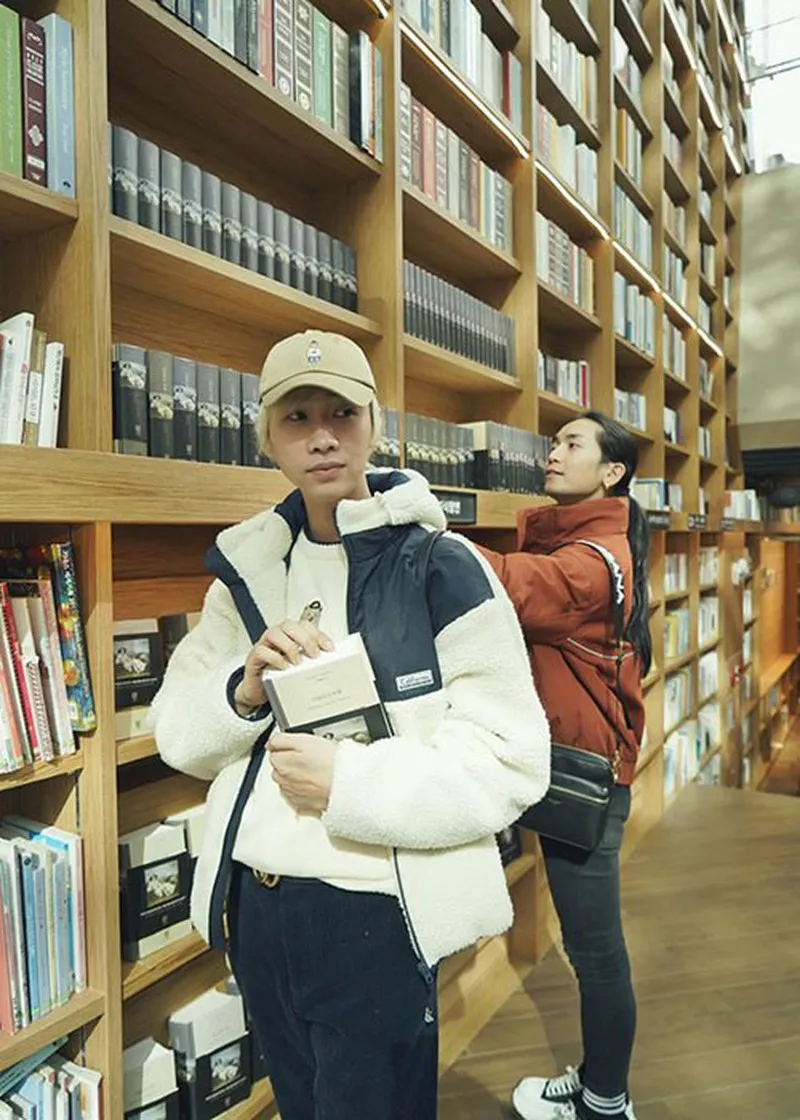 Loạt sao Việt về từ vùng dịch COVID-19, Minh Hằng khoe dáng - ảnh 6