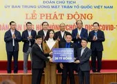 Mai Phương Thúy đại diện Apollo trao 20 tỷ chống dịch COVID-19