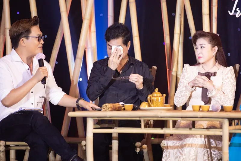 Hoài Linh bất ngờ xuất hiện sau thời gian dài vắng bóng - ảnh 4