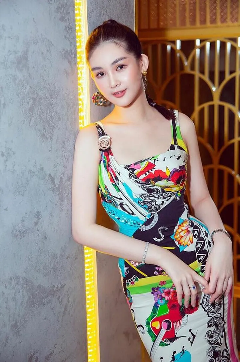 Sao Việt cách ly, Lê Âu Ngân Anh làm giảng viên đại học - ảnh 10