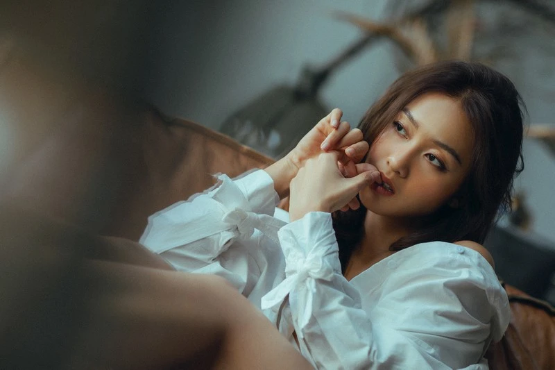 Khả Ngân khoe ảnh bán nude đánh dấu tuổi thanh xuân - ảnh 3