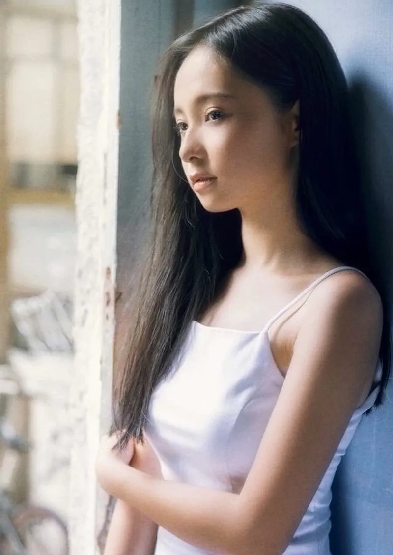 Tiếc những người đẹp không vào Bán kết Hoa hậu Việt Nam ảnh 13 Ngắm Song Thư - nữ sinh Luật thi Hoa hậu Việt Nam 2020 - ảnh 4