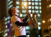Nghệ sĩ saxophone Trần Mạnh Tuấn hồi phục sau gần 1 tháng đột quỵ ảnh 3 Nghẹn ngào nghe Trần Mạnh Tuấn thổi Saxophone ở bệnh viện dã chiến