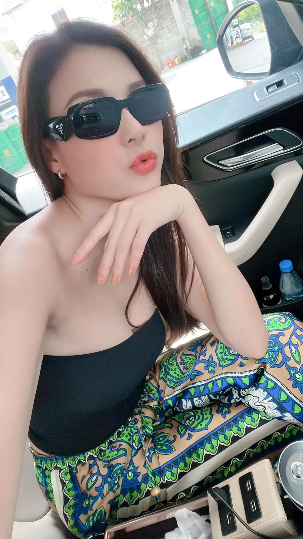 Thúy Diễm khoe dáng bikini gợi cảm tại biển Long Hải ảnh 8 Thúy Diễm khoe dáng bikini gợi cảm tại biển Long Hải ảnh 8