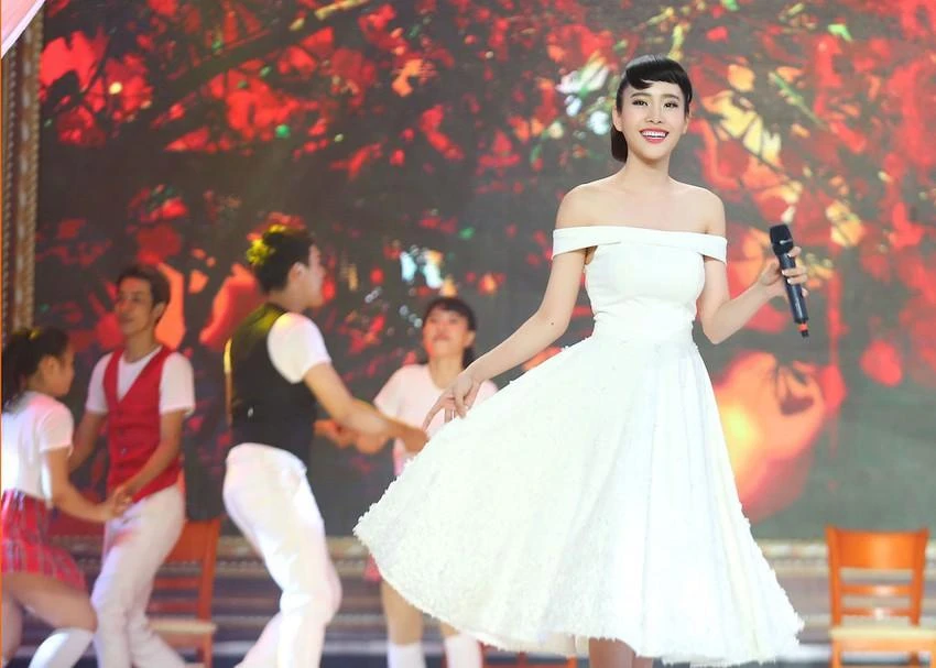 Ngắm nhan sắc hoa khôi Nam Em ứng cử viên nặng ký Miss World Vietnam 2022 ảnh 14