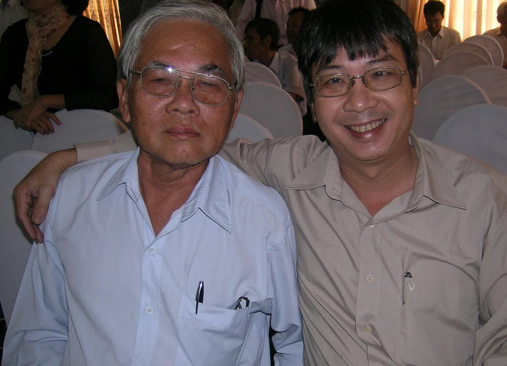 Nhà văn Nguyễn Khoa Đăng và nhà thơ Trương Nam Hương. Ảnh: NGUYỄN TÝ