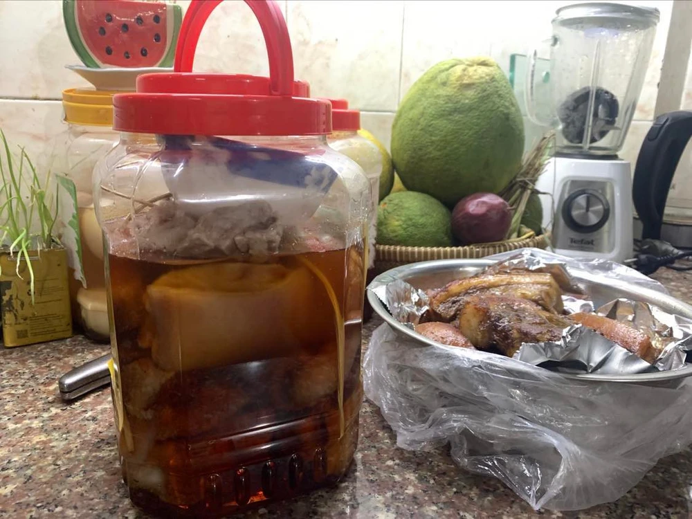 Miếng thịt nạc dầm mắm sẽ cho mùi thơm như thịt rim làm dăm-bông.