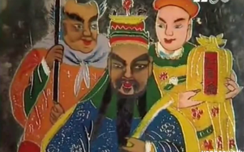 2 ông 1 bà: thần đất, thần nhà và vị thần bếp núc.