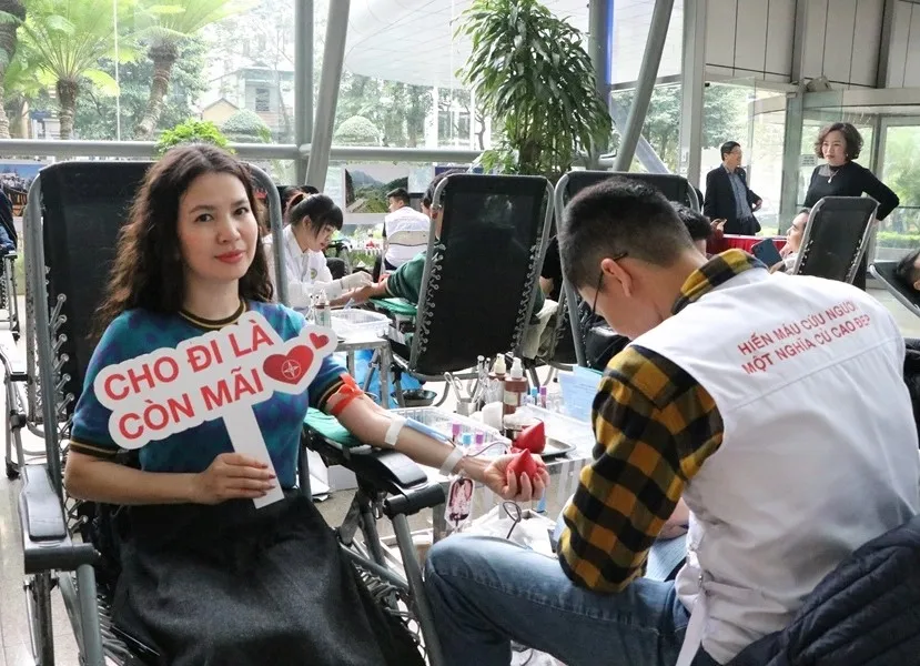 EVNNPC hưởng ứng chương trình hiến máu “Tuần lễ hồng EVN lần thứ IX”(2).jpg