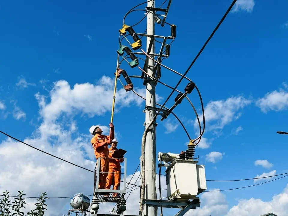Công ty Điện lực Lai Châu đóng điện TBA thuộc dự án đầu tư xây dựng năm 2023.jpg