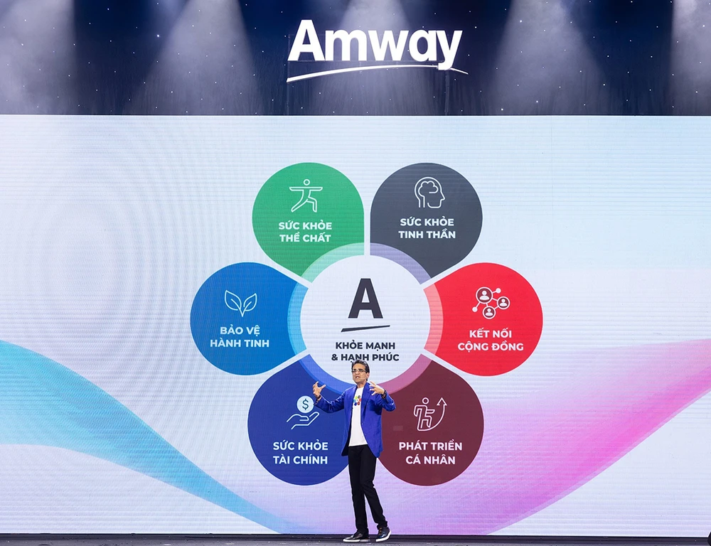Ông Milind Pant, TGĐ Điều hành Tập đoàn Amway chia sẻ chiến lược, định hướng phát triển của Tập đoàn trong thời gian tới.jpg