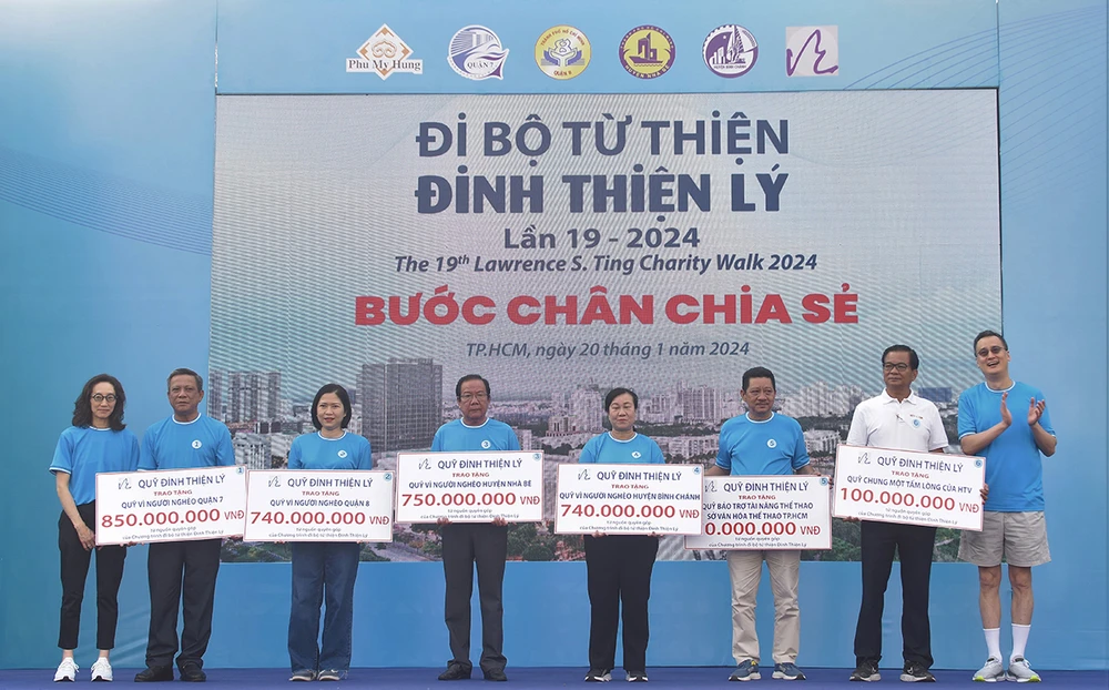 Toàn bộ số tiền quyên góp từ chương trình được trao đến Quỹ Vì Người nghèo quận 7, quận 8, huyện Nhà Bè, huyện Bình Chánh, Quỹ Chung Một Tấm lòng của Đài HTV, Quỹ Bảo trợ Tài năng Thể thao của Sở Văn hóa Thể thao TP.HCM.jpeg