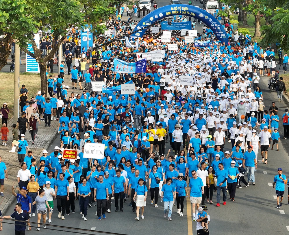 Hơn 5.000 người tham gia đi bộ sáng ngày 20-1-2024.jpeg