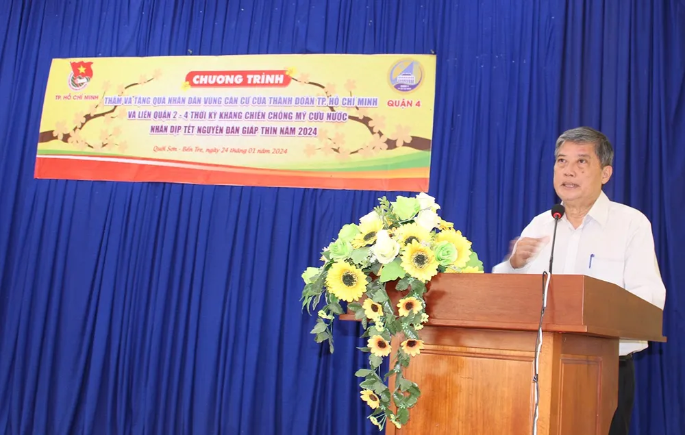 Ông Nguyễn Văn Đua – nguyên Phó Bí thư thường trực Thành ủy TP.HCM phát biểu ghi ơn với bà con Quới Sơn, Châu Thành, Bến Tre.jpg