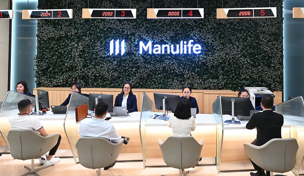 Quầy phục vụ khách hàng của Manulife Việt Nam. Quầy phục vụ khách hàng của Manulife Việt Nam.jpg
