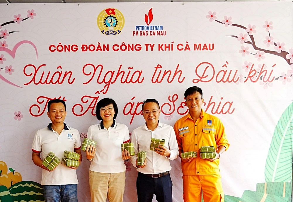 Tổ chức chương trình “Xuân nghĩa tình Dầu khí - Tết ấm áp sẻ chia” tại PV GAS với nhiều nội dung chăm sóc NLĐ thân thương và đoàn kết. Tổ chức chương trình “Xuân nghĩa tình Dầu khí - Tết ấm áp sẻ chia” tại PV GAS với nhiều nội dung chăm sóc NLĐ thân thương và đoàn kết.jpg