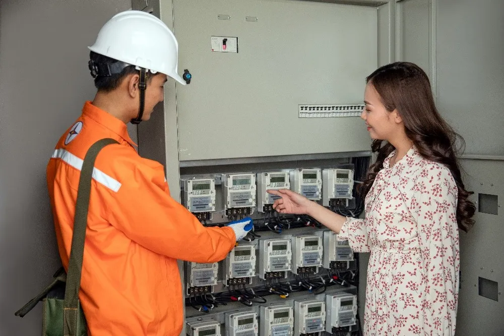 EVNHANOI lắp đặt 100% công tơ điện tử cho khách hàng. EVNHANOI lắp đặt 100% công tơ điện tử cho khách hàng.jpg