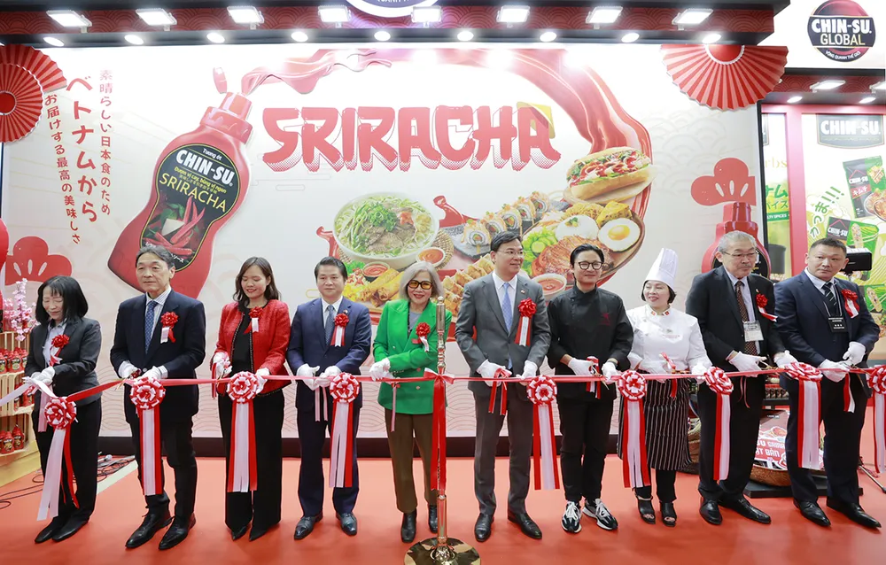 BTC và đại diện Masan Consumer cắt băng khai trương gian hàng tại Foodex Nhật Bản.JPG