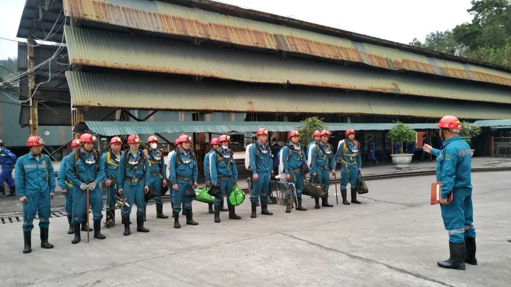 Các đơn vị thuộc TKV luôn tăng cường kiểm tra công tác an toàn lao động.jpg