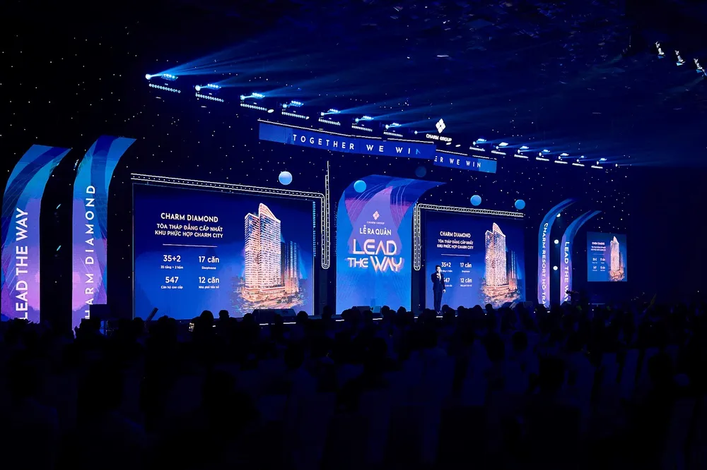 Nhiều chính sách hấp dẫn dành cho khách hàng cũng như chuyên viên kinh doanh được công bố tại sự kiện.jpg