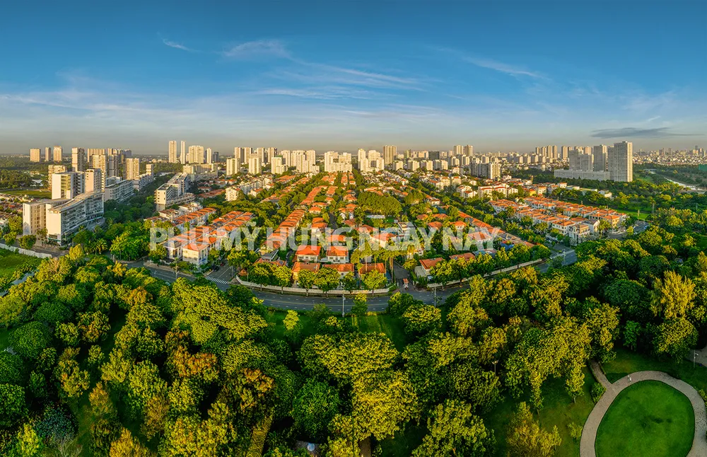 Một góc khu đô thị Phú Mỹ Hưng ngày nay tại khu triển lãm.jpg