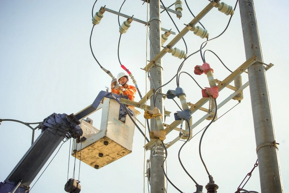 EVNCPC triển khai nhiều giải pháp để đảm bảo cung ứng điện mùa nắng và tiết kiệm điện. EVNCPC triển khai nhiều giải pháp để đảm bảo cung ứng điện mùa nắng và tiết kiệm điện.jpg