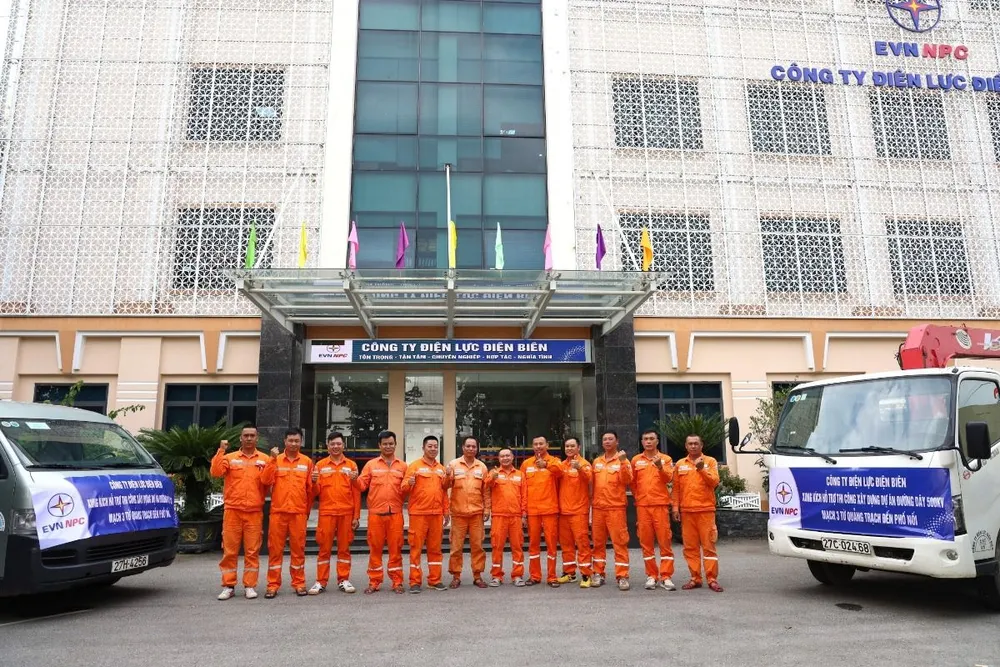 Các đội xung kích của EVNNPC lên đường làm nhiệm vụ hỗ trợ thi công Dự án đường dây 500kV mạch 3 từ Quảng Trạch đến Phố Nối. Các đội dung kích của EVNNPC lên đường làm nhiệm vụ hỗ trợ thi công Dự án đường dây 500kV mạch 3 từ Quảng Trạch đến Phố Nối.jpg