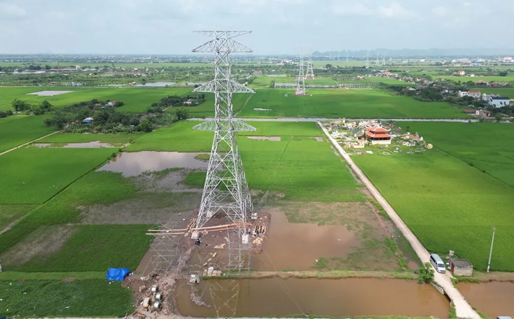 Các nhà thầu tổ chức kéo dây tại Dự án đường dây 500kV NMNĐ Nam Định I - Thanh Hóa.jpg