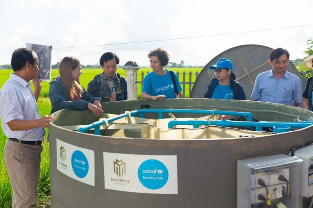 Bể Aquonic đã được lắp đặt và đi vào vận hành từ tháng 11-2023 tại Trường Tiểu Học Long Phú C (Sóc Trăng). Ảnh: UNICEF Việt Nam Bể Aquonic đã được lắp đặt và đi vào vận hành từ tháng 11-2023 tại Trường Tiểu Học Long Phú C (Sóc Trăng). Ảnh: UNICEF Việt Nam.jpg