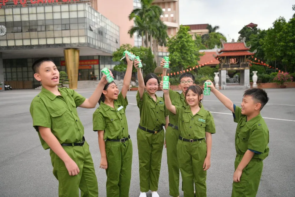 Vinamilk góp niềm vui cho mùa hè ý nghĩa của các “chiến sĩ công án nhí”. Vinamilk: nhiều hoạt động Ngày Quốc tế thiếu nhi và mùa hè 2024 sôi động.jpg