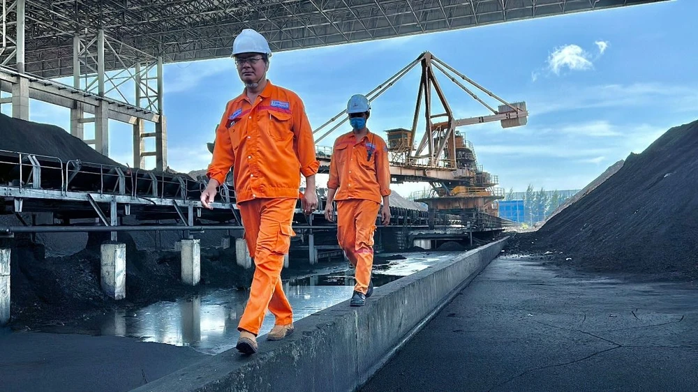 EVNGENCO1 vượt kế hoạch sản lượng điện được giao trong tháng 5. EVNGENCO1 vượt kế hoạch sản lượng điện được giao trong tháng 5.jpg