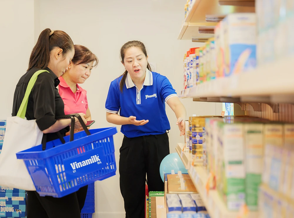 Vinamilk hiện có gần 250 loại sản phẩm dinh dưỡng đáp ứng hầu hết nhu cầu ở mọi lứa tuổi. Vinamilk hiện có gần 250 loại sản phẩm dinh dưỡng đáp ứng hầu hết nhu cầu ở mọi lứa tuổi.jpg